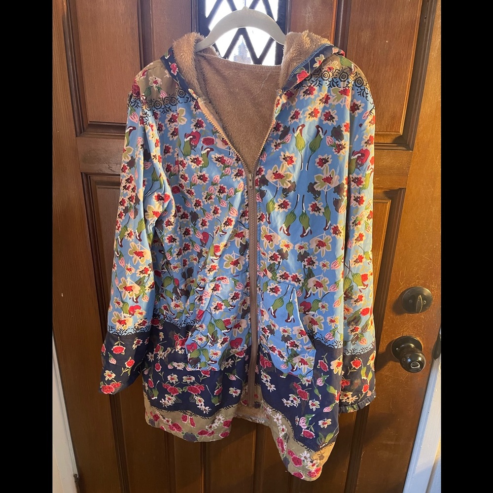 Super cute light weight floral print fuzzy lined jacket